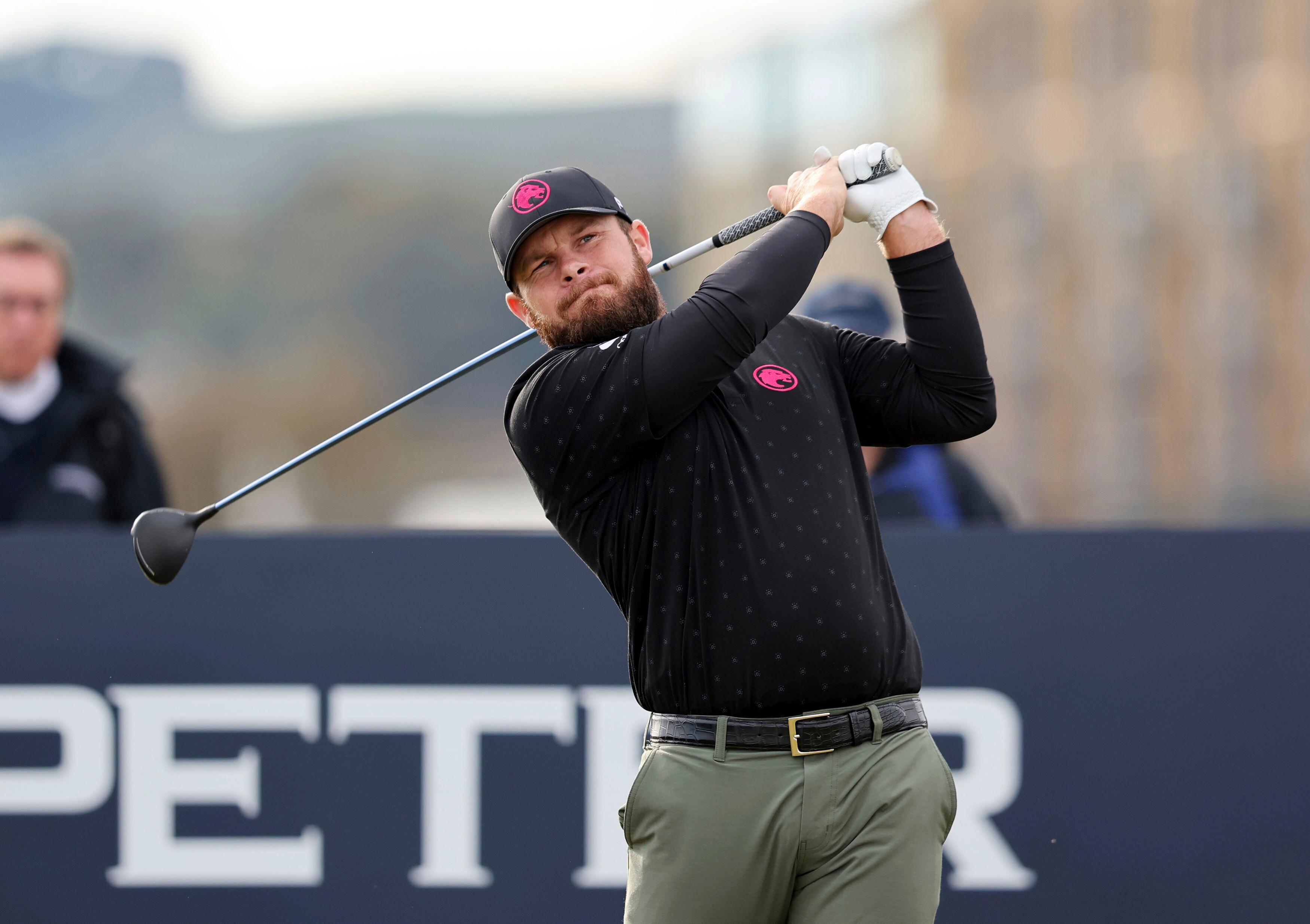 Engelsmannen Tyrrell Hatton, till vardags på konkurrerande LIV-touren, leder Europatourtävlingen i Skottland inför söndagens avslutning. Foto: Robert Perry/AP/TT