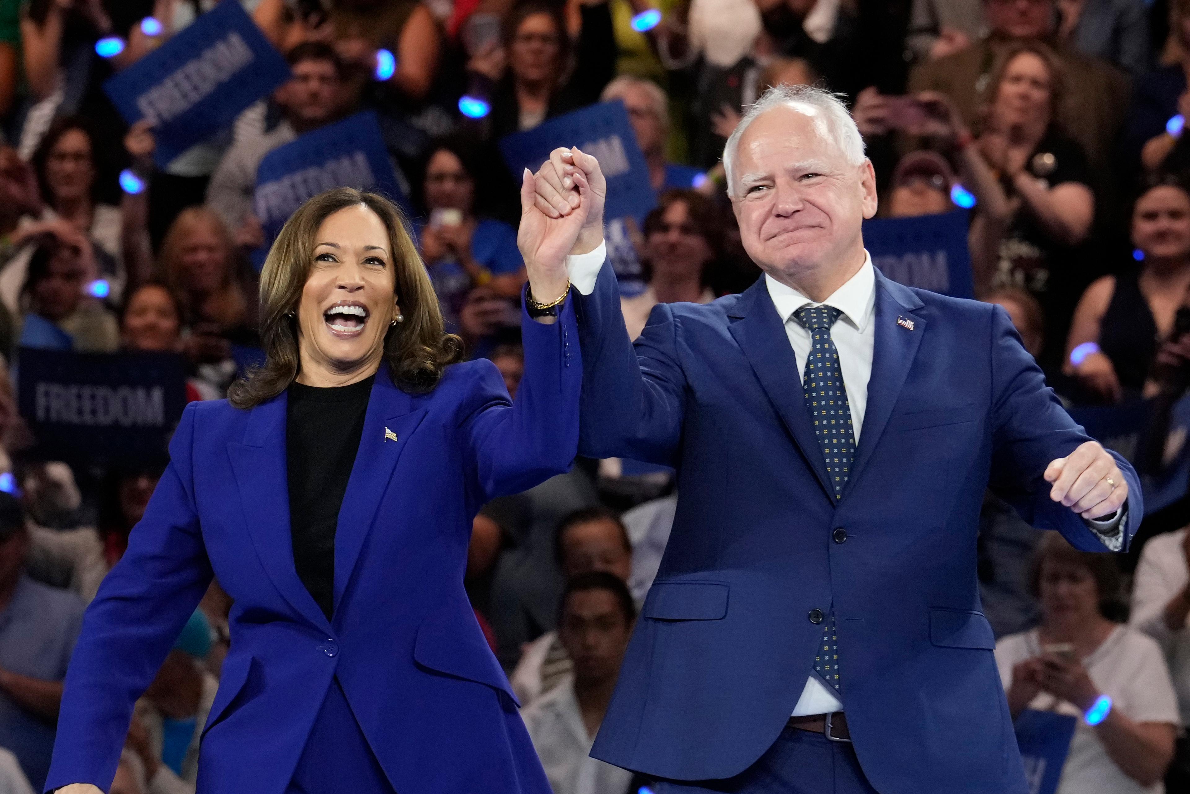 Demokratiska parhästarna Kamala Harris och Tim Walz besöker varsin pratshow kommande vecka. Arkivbild. Foto: Jacquelyn Martin/AP/TT