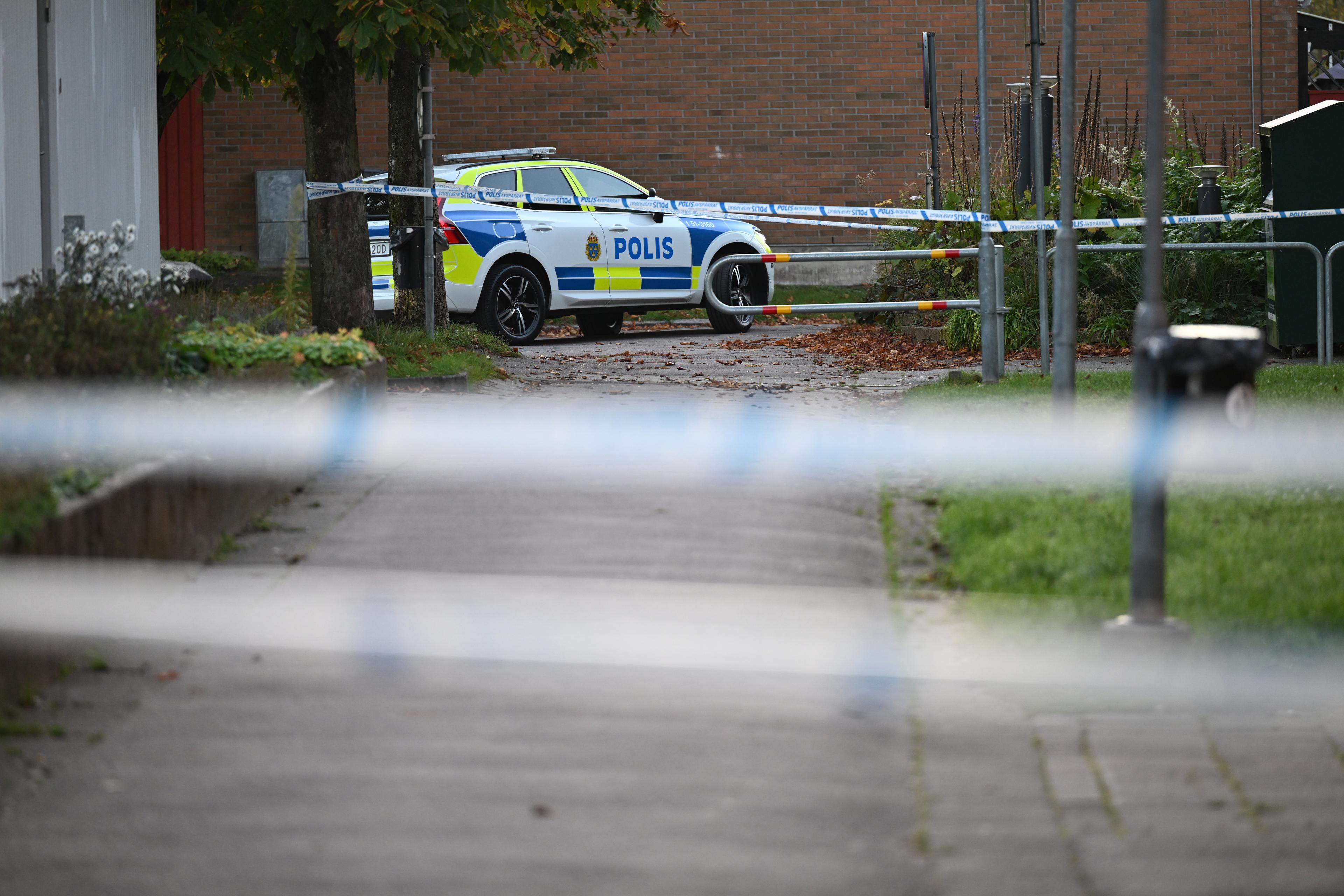 Avspärrningar i Angered, där en handgranat detonerade i förra veckan. Foto: Björn Larsson Rosvall/TT