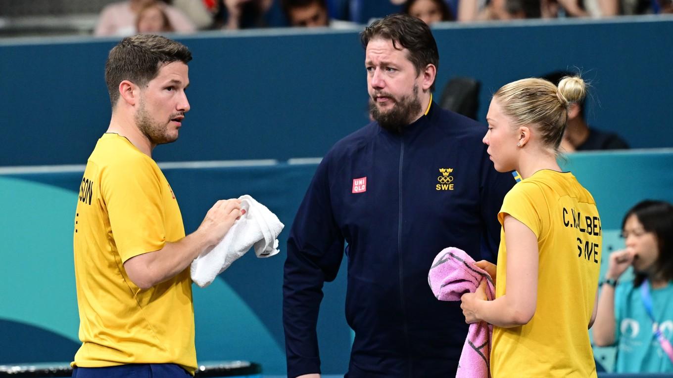 Tobias Bergman (i mitten) blir framöver förbundskapten för både damernas och herrarna i bordtennislandslaget. Arkivbild. Foto: Jonas Ekströmer/TT