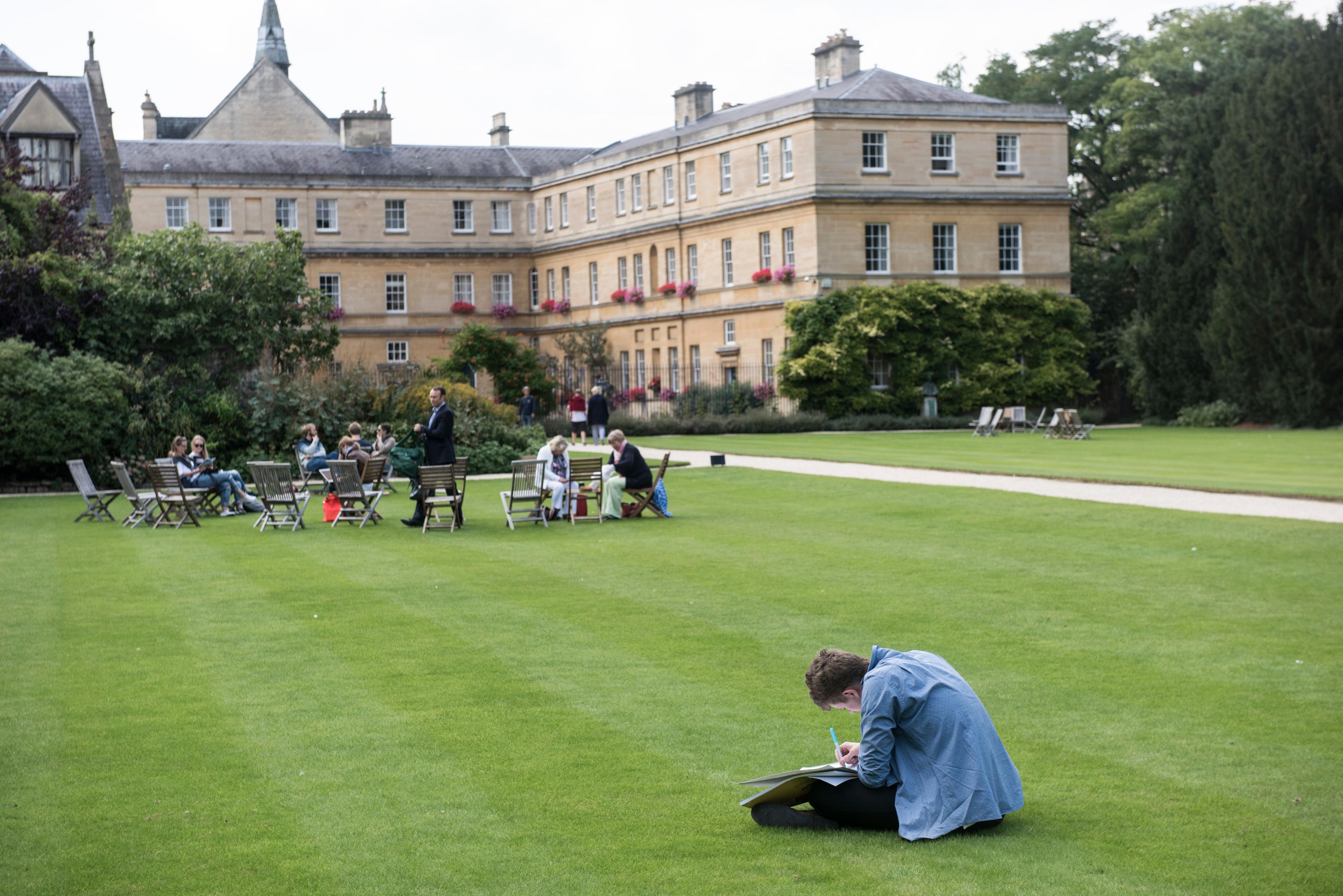 Universitetet i Oxford, etta på världsrankingen, består av 38 olika college och staden besöks av nästan en halv miljon turister årligen. Arkivbild. Foto: Malin Hoelstad/SvD/TT