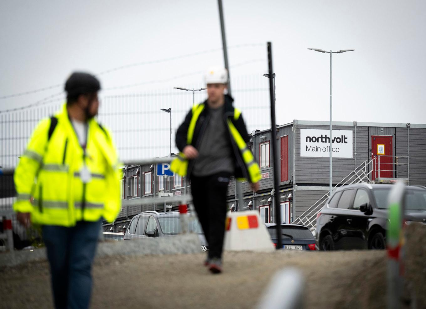 Anställda går av sitt skift vid Northvolts fabrik i Skellefteå. Arkivbild. Foto: Pontus Lundahl/TT