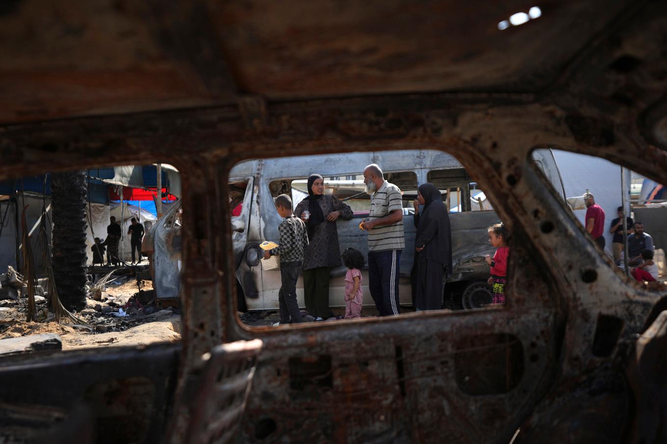 Sjukhuset al-Aqsas innergård efter en israelisk attack mot Dayr al-Balah i veckan. Foto: Abdel Kareem Hana/AP/TT