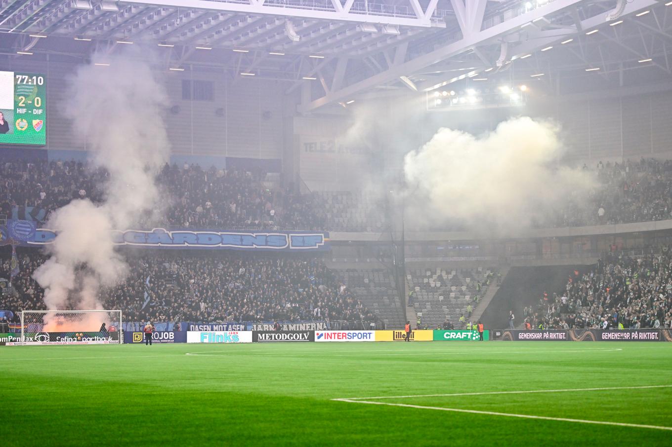 Söndagens fotbollsmatch i allsvenskan på Tele2 Arena i Stockholm avbröts. Foto: Magnus Lejhall/TT