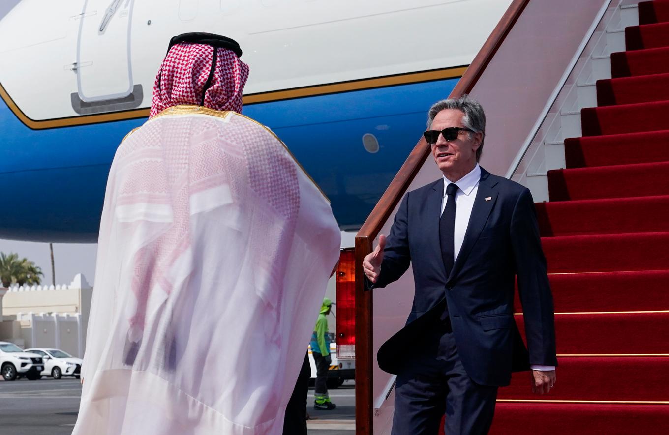 USA:s utrikesminister Antony Blinken välkomnas till Qatar på torsdagen. Foto: Nathan Howard/AP/TT