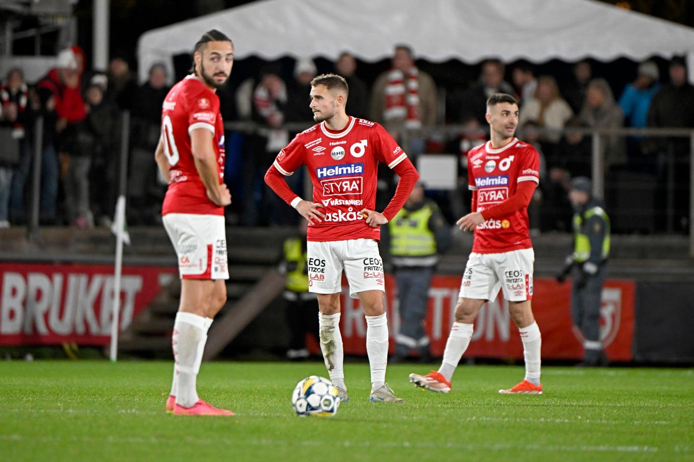 Degerfors deppar efter tisdagens förlust. Lika deppigt var det på söndagen. Foto: Tommy Pedersen/TT