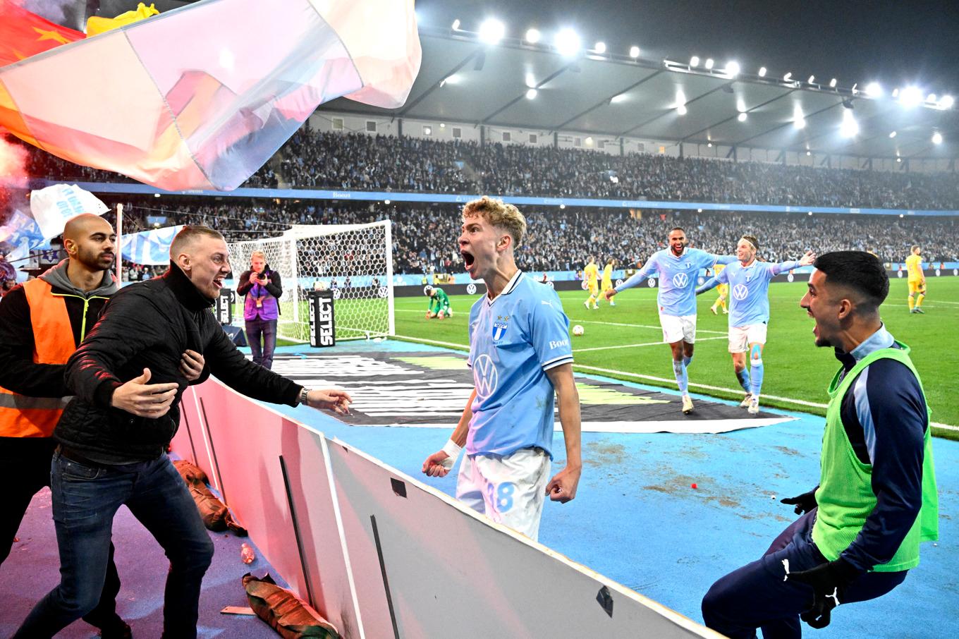 Malmö FF:s Hugo Bolin jublar efter sitt 2–1-mål mot IFK Göteborg. Foto: Johan Nilsson/TT