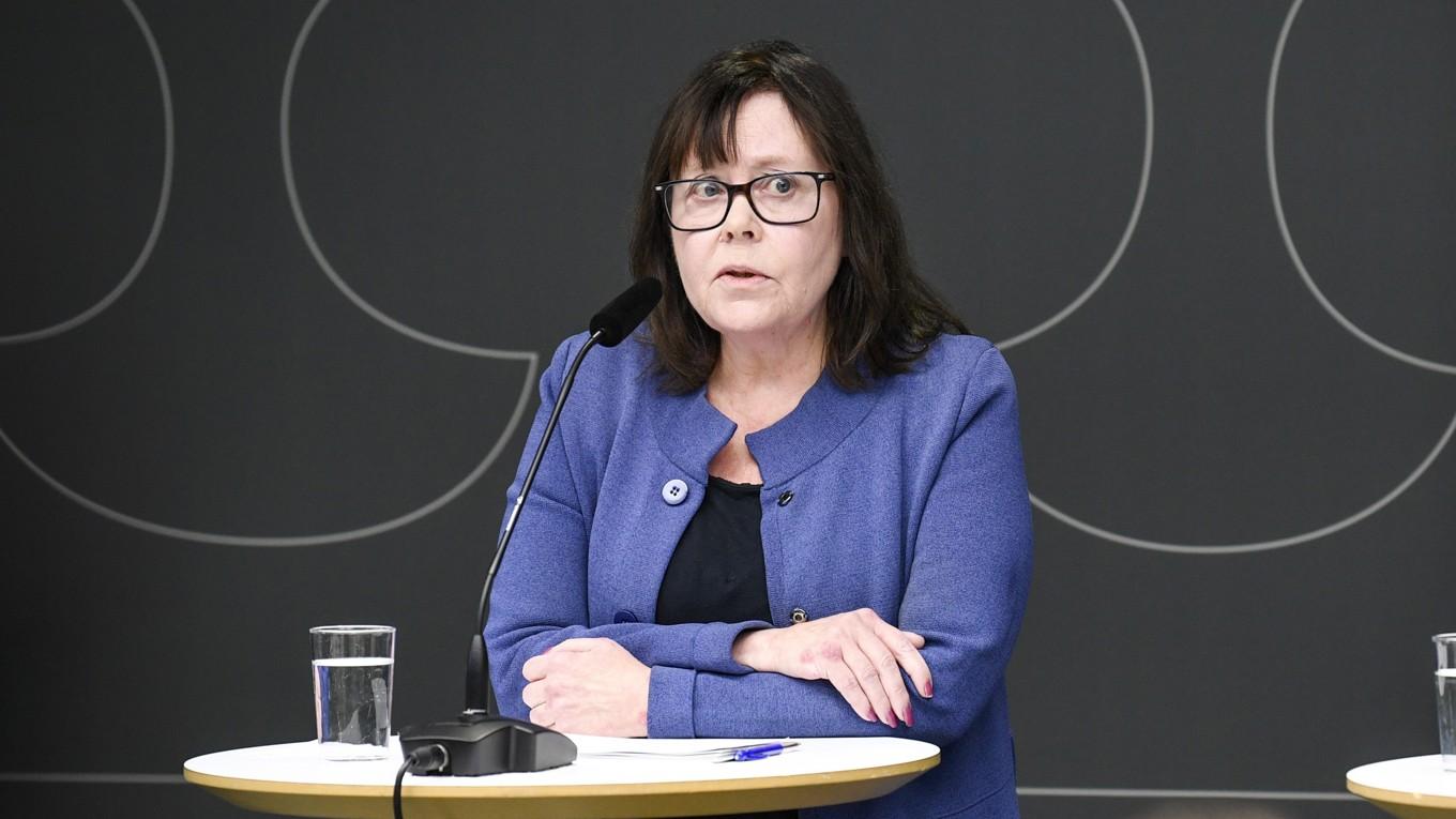 Utredaren Charlotte Svensson håller en pressträff i samband med att justitieministern tar emot promemorian Utökade registerkontroller vid anställning i kommun. Foto: Jakob Åkersten Brodén/TT