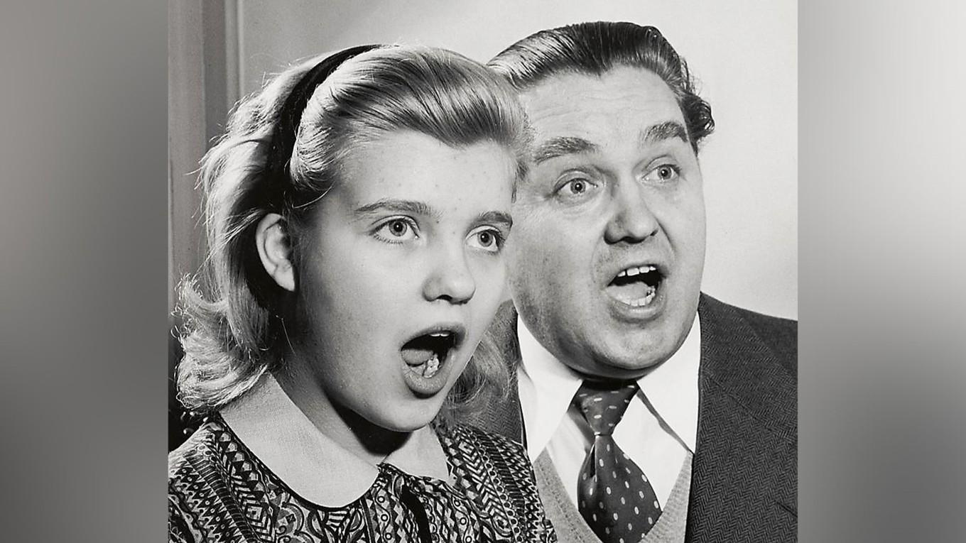 Jussi Björling och dottern Ann-Charlotte (född 1943), som även hon är operasångare.
Foto: Public Domain