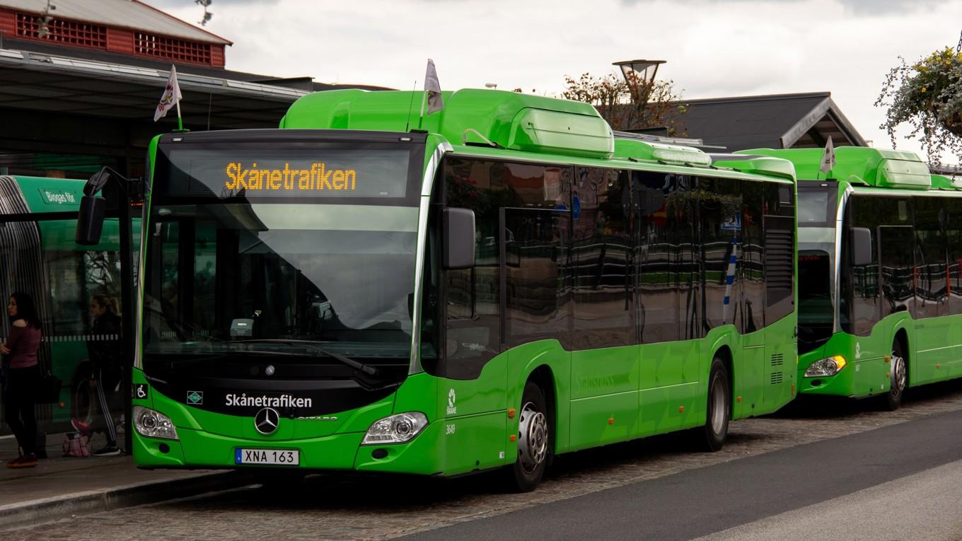 En pojke diskrimineras vid upprepade tillfällen när han har försökt åka buss. Foto: Shutterstock