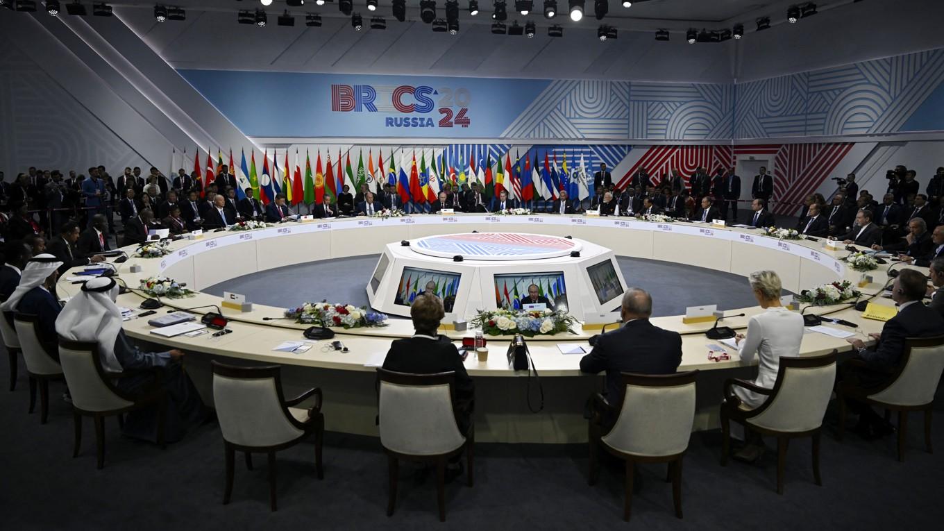 Rysslands president Vladimir Putin håller tal under Brics-mötet i Kazan, den 23 oktober. Foto: Alexander Nemenov/POOL/AFP via Getty Images