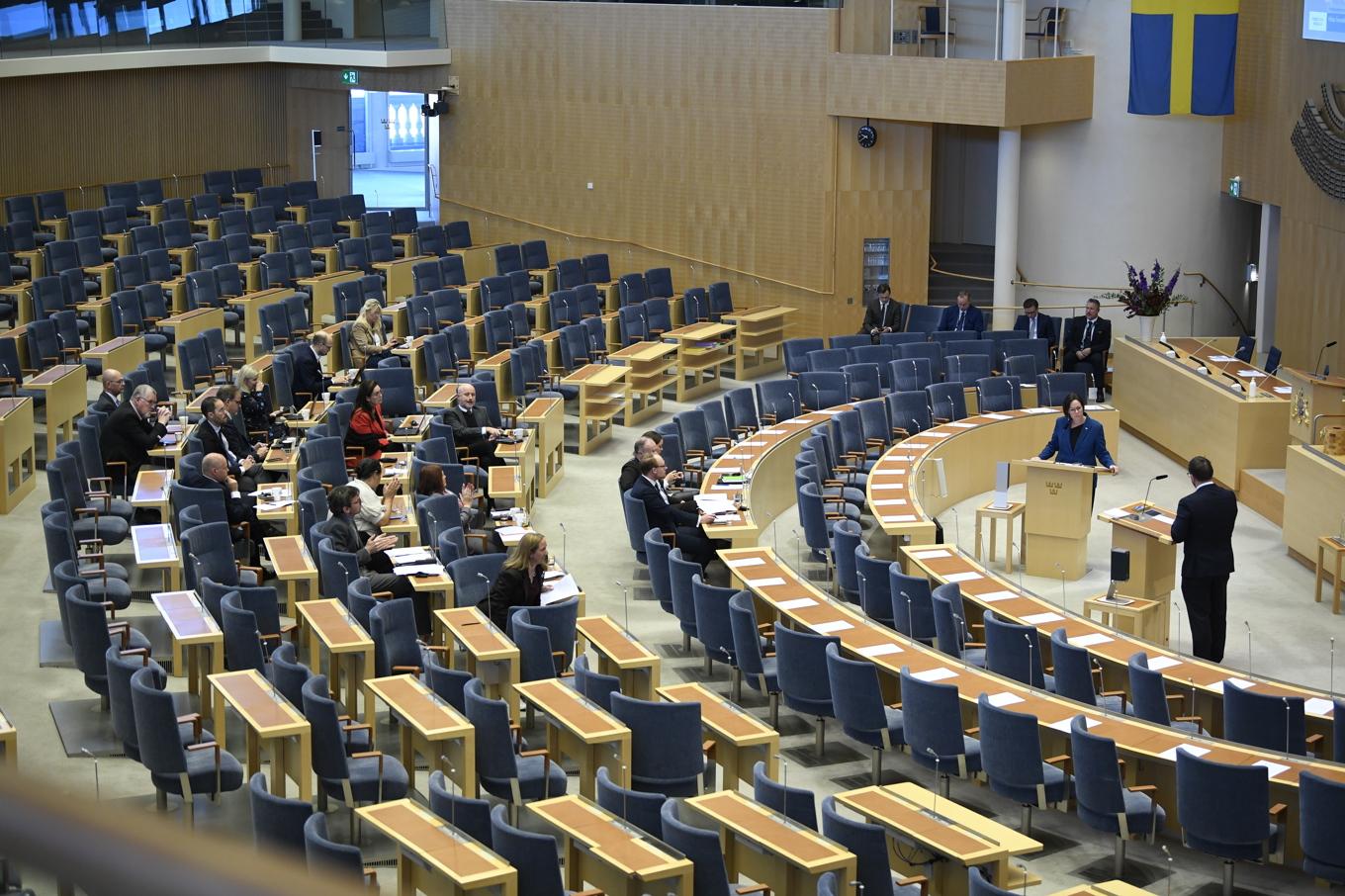 Antalet kvinnor på utskottens ordförandeposter störtdyker. Arkivbild. Foto: Jakob Åkersten Brodén/TT