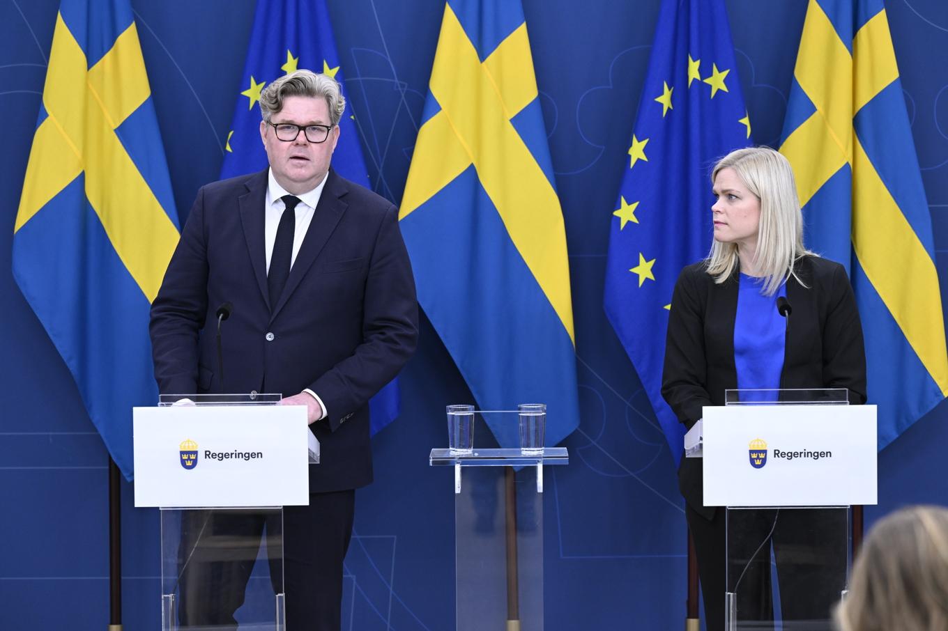 Justitieminister Gunnar Strömmer (M) och jämställdhetsminister Paulina Brandberg (L). Foto: Jessica Gow/TT