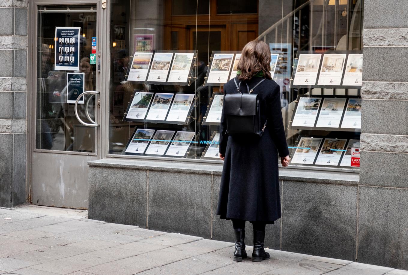 Bostadsannonser hos ett mäklarkontor. Arkivbild. Foto: Christine Olsson/AP/TT