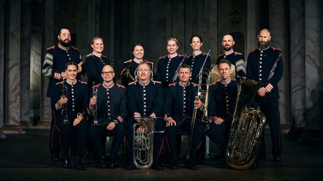 På Oktoberstämman deltog Arméns musikkårs Folkmusikensemble under ledning av riksspelman Pontus Estling.
Foto: Pressbild