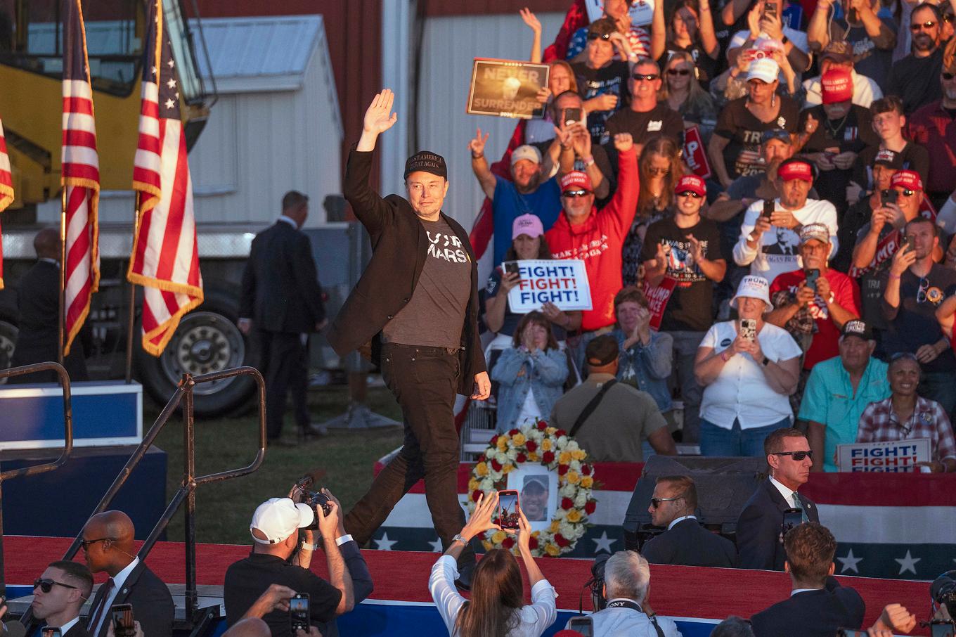 Elon Musk valkampanjar för Donald Trump i Butler, Pennsylvania den 5 oktober. Foto: Samira Bouaou