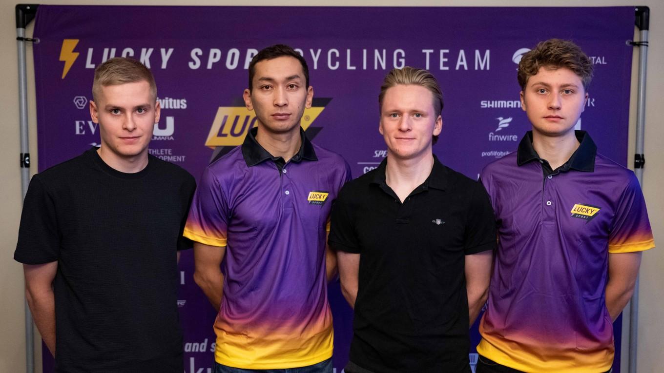 Axel Källberg, Amir Ansari, Edvin Lovidius och Carl Kagevi, är fyra av de elva cyklister som ingår i det nya proffscykelteamet Lucky Sport Cycling. Foto: Pontus Lundahl/TT