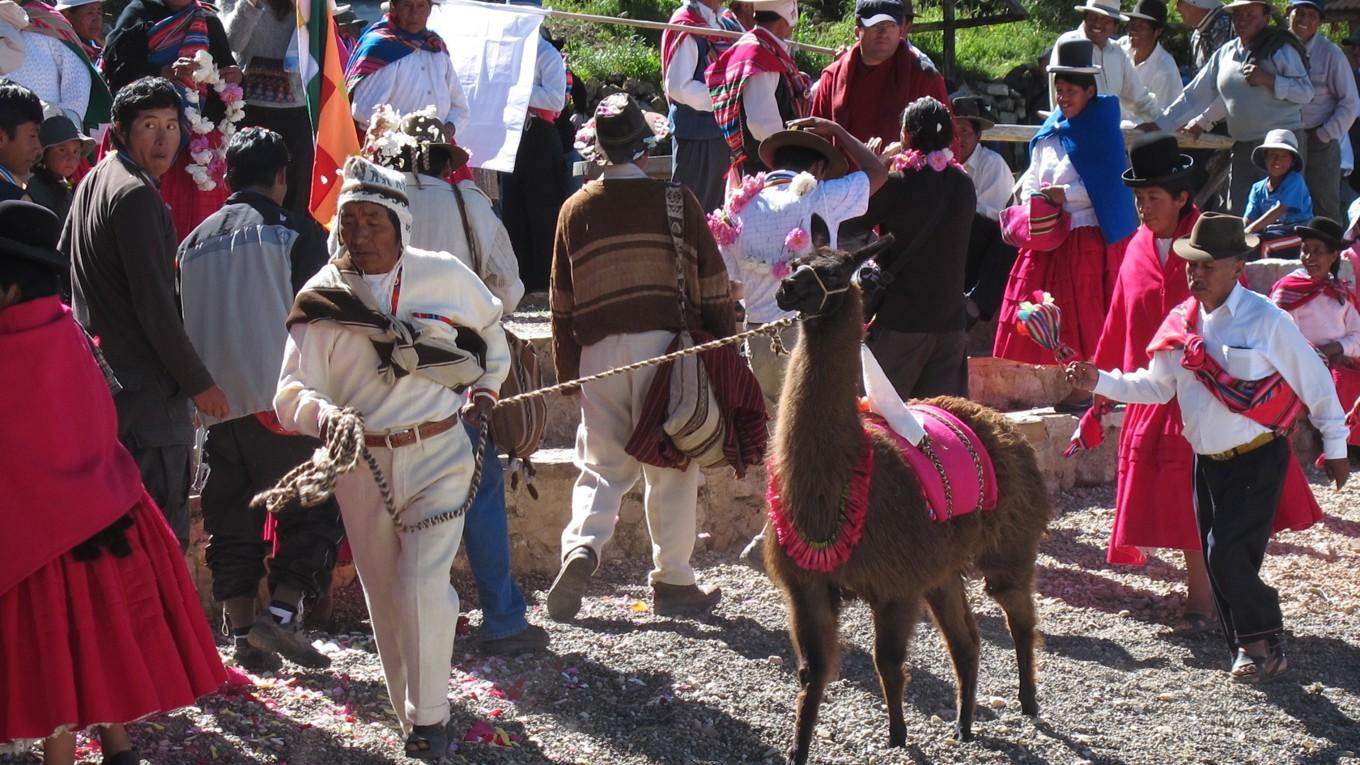 Traditionell aymara-ceremoni vid Titicacasjön i Bolivia.   
Foto: Kilobug/cc-by-sa 3.0