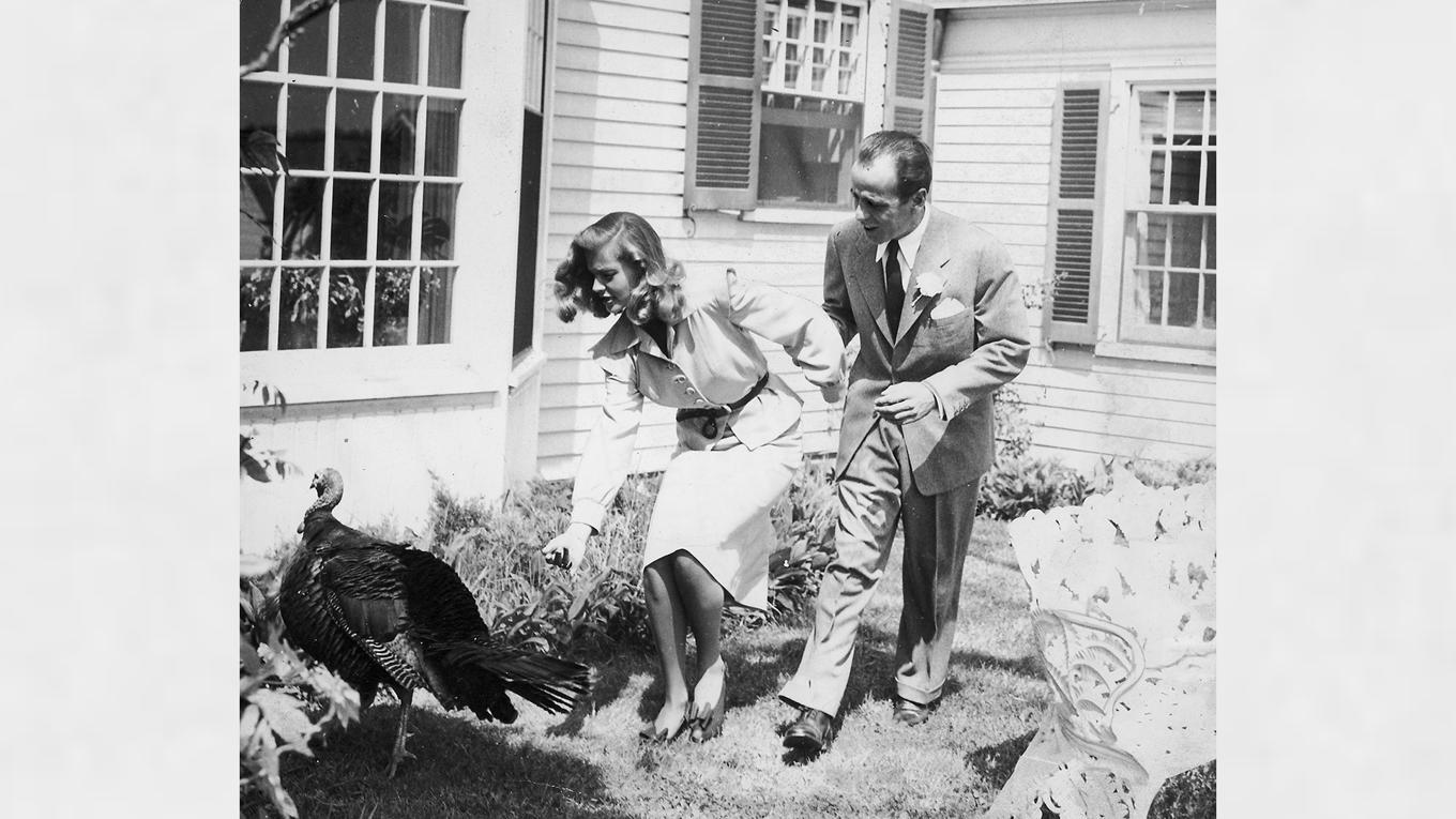 Jaha, här schasas man i väg av både herrn och frun i huset som den värsta byrackan, men under Thanksgiving var man så välkommen så in i köksregionerna. Foto: Hulton Archive/Getty Images