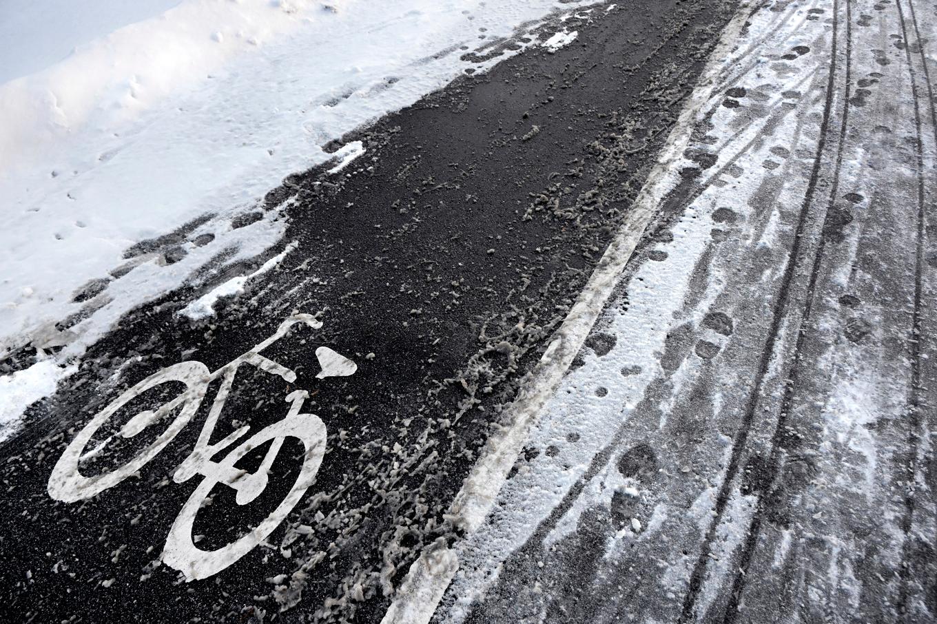 Snötäcket hotas när mildare luft drar in över landet. Arkivbild. Foto: Janerik Henriksson/TT