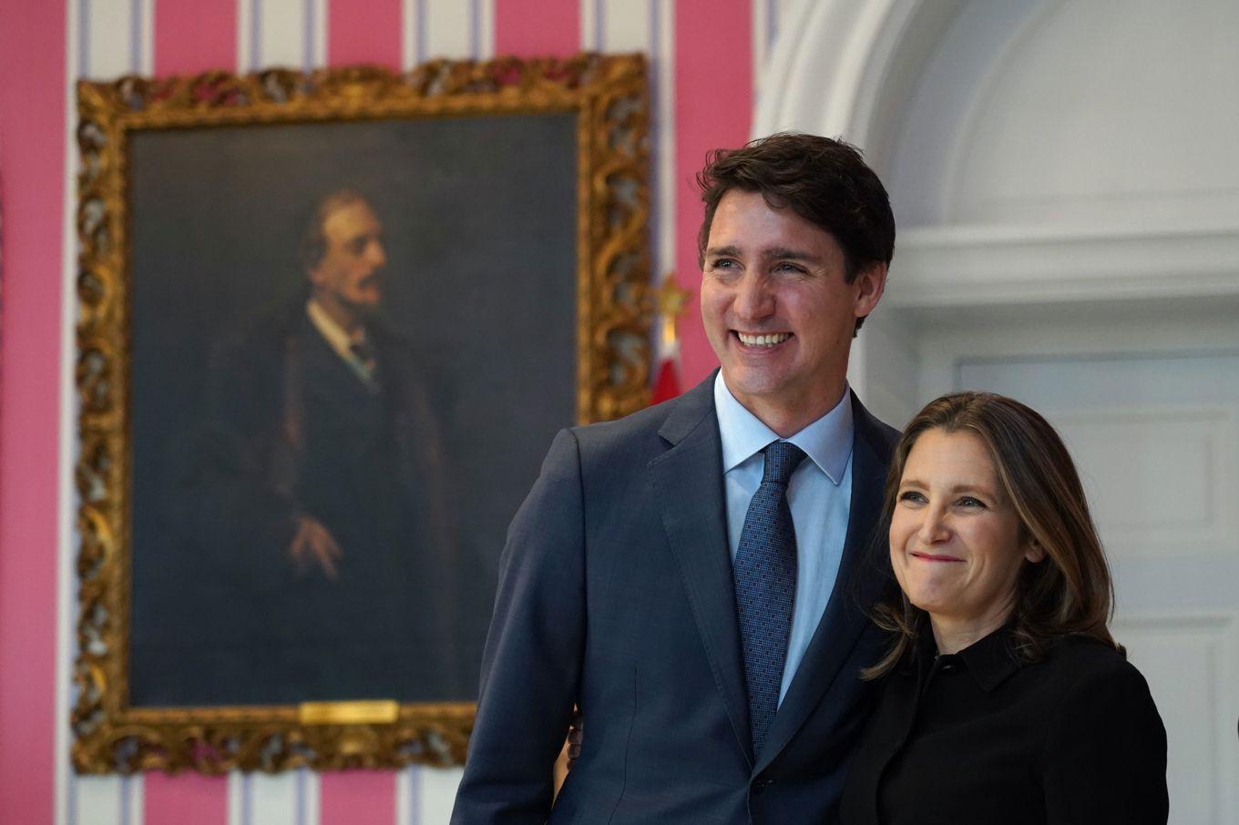 Kanadas premiärminister Justin Trudeau och före detta finansminister och vice premiärminister Chrystia Freeland på invigningen av Trudeaus kabinett 2019. I ett dramatiskt händelseförlopp där Freeland avgick i protest mot Trudeau i december kan hon eventuellt komma att kandidera som hans ersättare. Foto: Chris Wattie/AFP via Getty Images