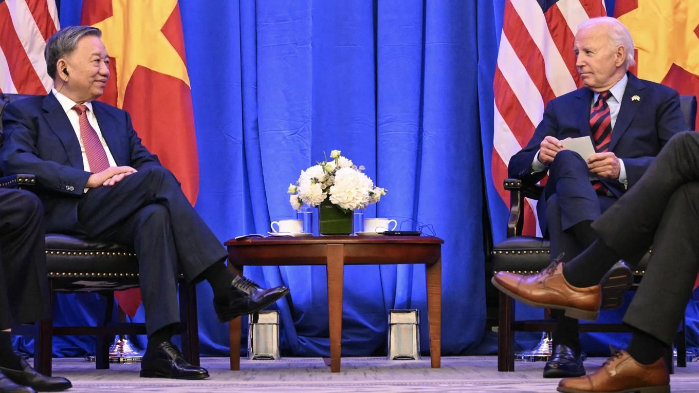 Kina och Vietnam är båda kommunistiska stater, men där tar likheterna slut. Under Bidens mandatperiod har USA satsat på att stärka relationen med Vietnam för att hejda Kina. Foto: Andrew Caballero-Reynolds/AFP