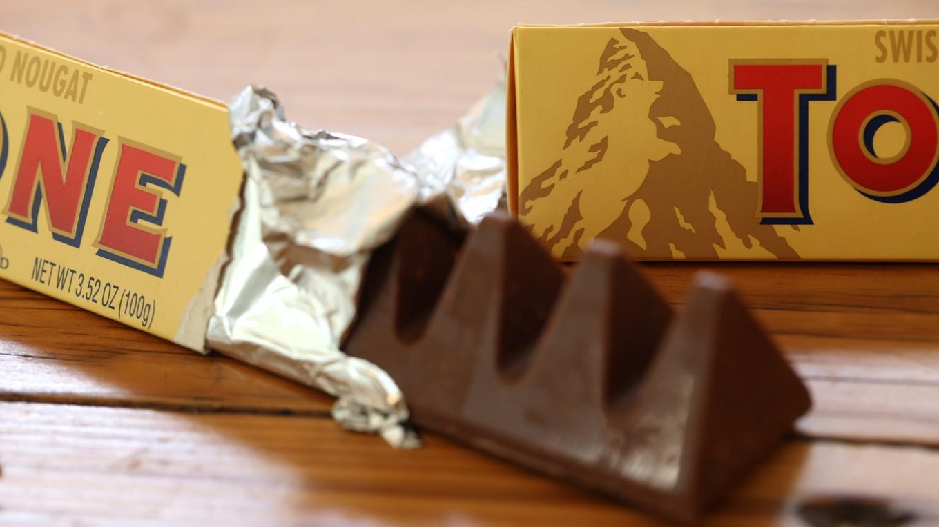 Björnen är en hyllning till staden Bern i Schweiz, där Toblerone ursprungligen tillverkades. Bern kallas ofta ”Björnstaden” och har en björn som symbol. Foto: Justin Sullivan/Getty/Images