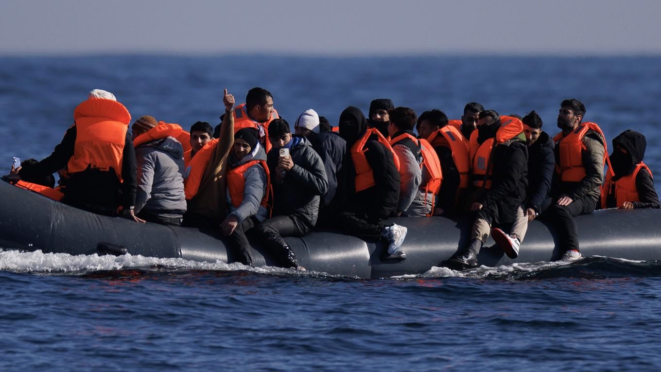 Migranter korsar Engelska kanalen den 6 mars 2024. Foto: Dan Kitwood/Getty Images