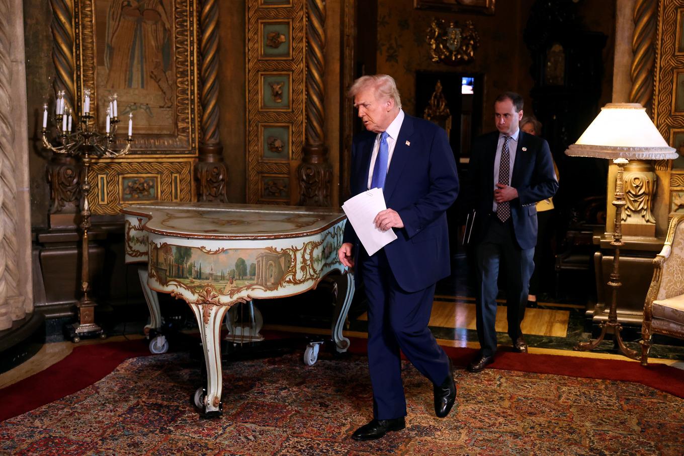 USA:s president Donald Trump på väg för att skriva under ett dekret i sitt residens Mar-a-Lago i Florida. Foto: Joe Raedle/Getty Images)