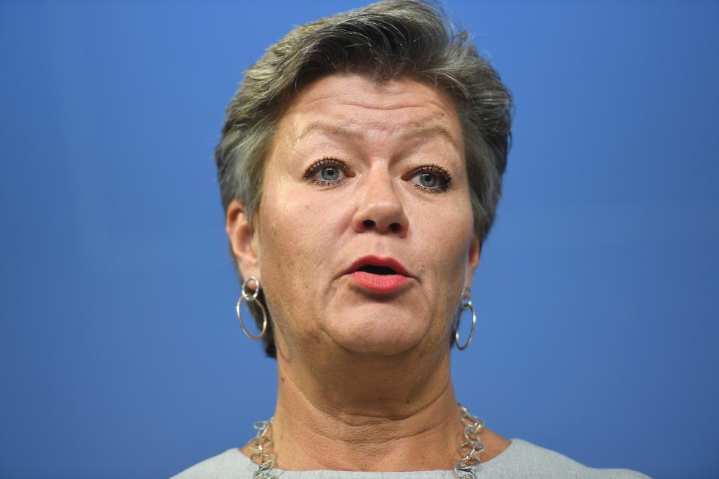 Arbetsmarknadsminister Ylva Johansson (S) har initierat en översyn av Arbetsförmedlingens etableringsuppdrag, som ska hjälpa utrikes födda in på arbetsmarknaden. (Foto: Fredrik Sandberg /TT-arkivbild)