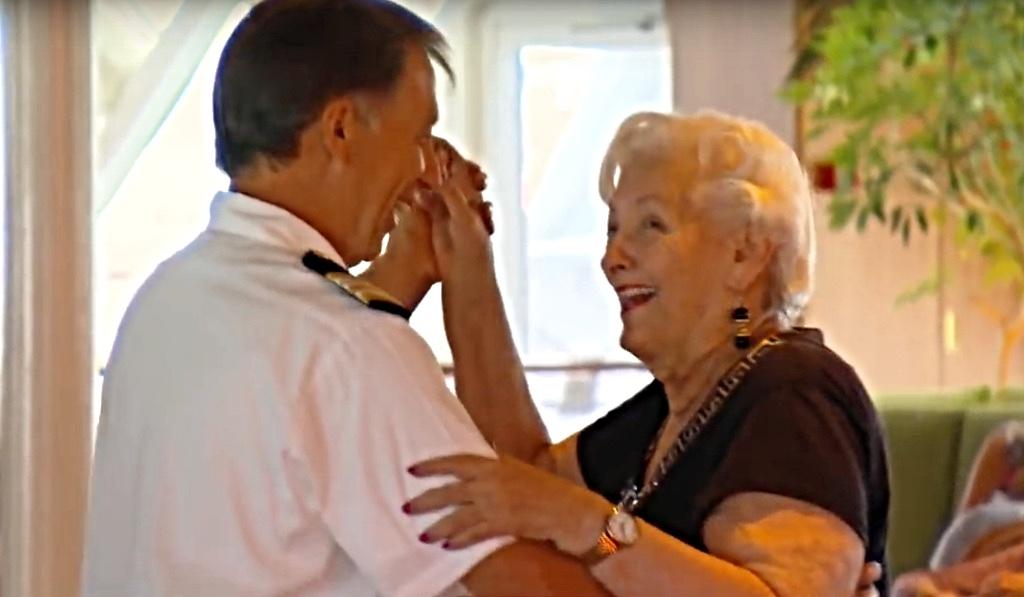 










Pensionerade Lee håller sig pigg och dansar veckans alla dagar. Fartygspersonalen är som en andra familj för henne. Foto: CBS This Morning/YouTube                                                                                                                                                                                                                                                                                                                                                                                                                                                                    