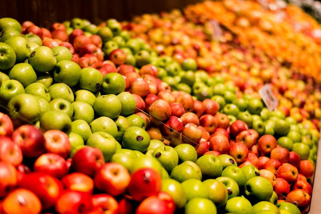 I tre fall under 2015 har Livsmedelsverket beslutat om saluförbud. Det gällde 10 314 kilo äpplen och 2 300 kilo basmatiris. (Foto: Henrik Holmberg/TT)
