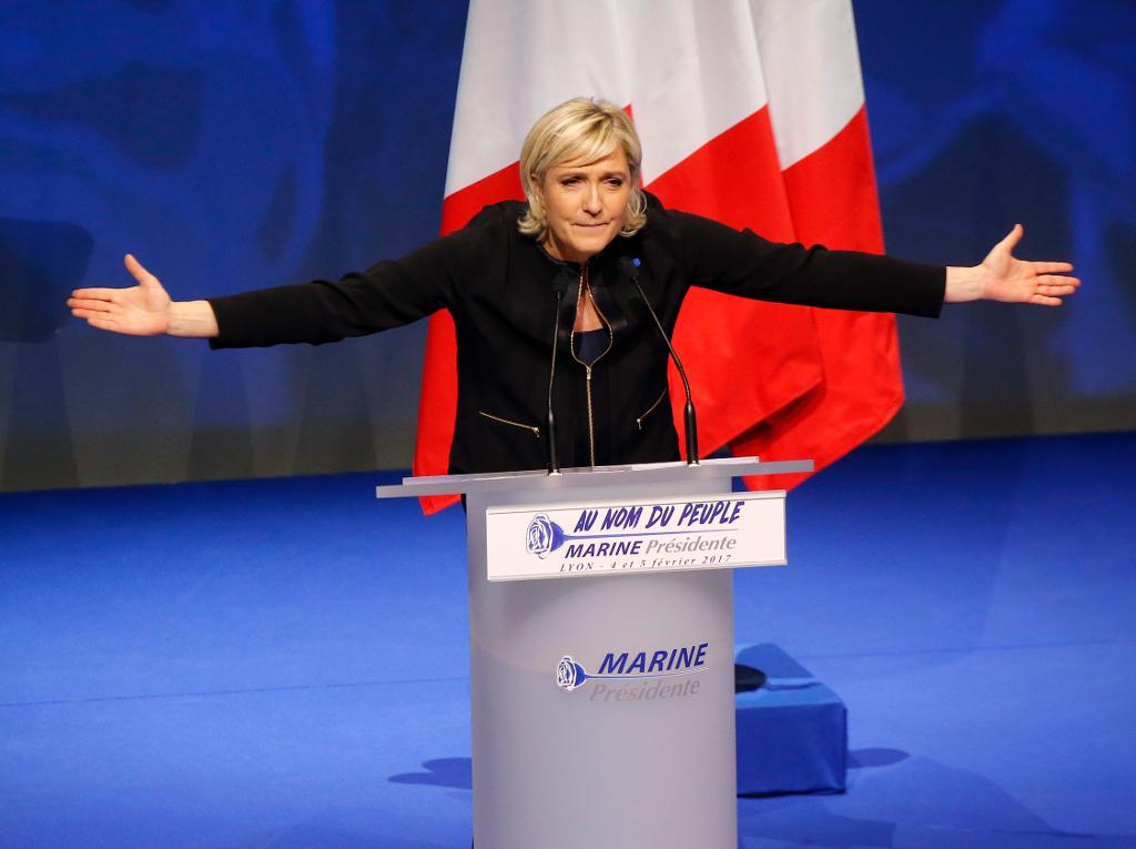 Nationella frontens Marine le Pen håller tal .
(Michel Euler/AP/TT)