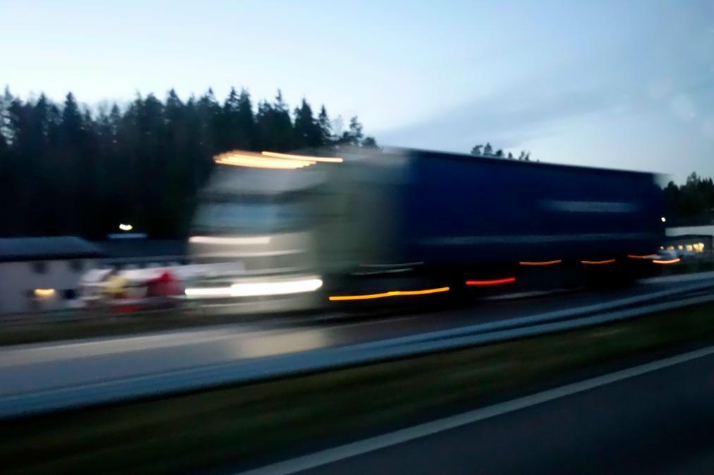 

Det blir ingen kilometerskatt för tunga lastbilar. Foto: Hasse Holmberg/TT
                                                                                        