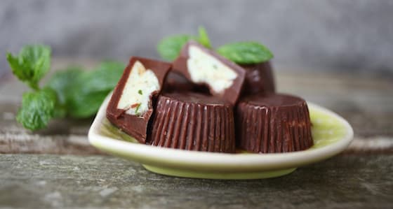Ljuvliga rawchokladpraliner med myntafyllning. Foto: Katrin Petersson