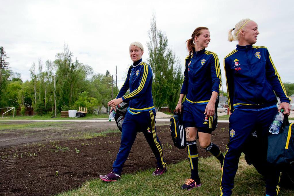 Nilla Fischer, Lotta Schelin och Caroline Seger har spelat tillsammans i landslaget i snart 13 år. Arkivbild. Foto: Adam Ihse/TT