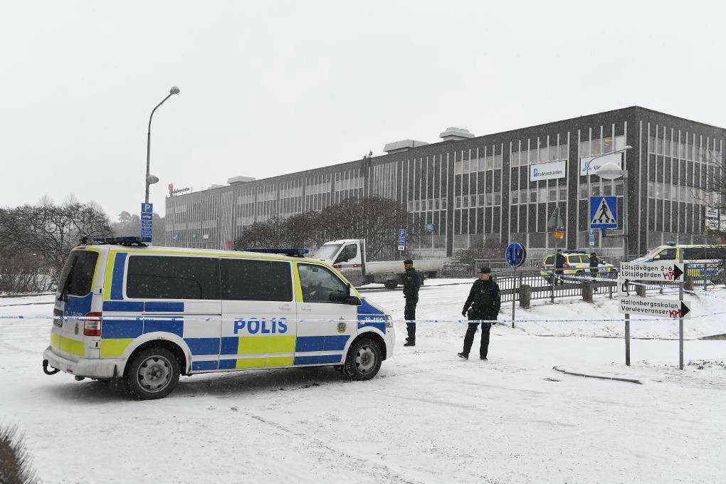 


Tre män är häktade för morden i Hallonbergen. Foto: Pontus Lundahl/TT                                                                                                                                    