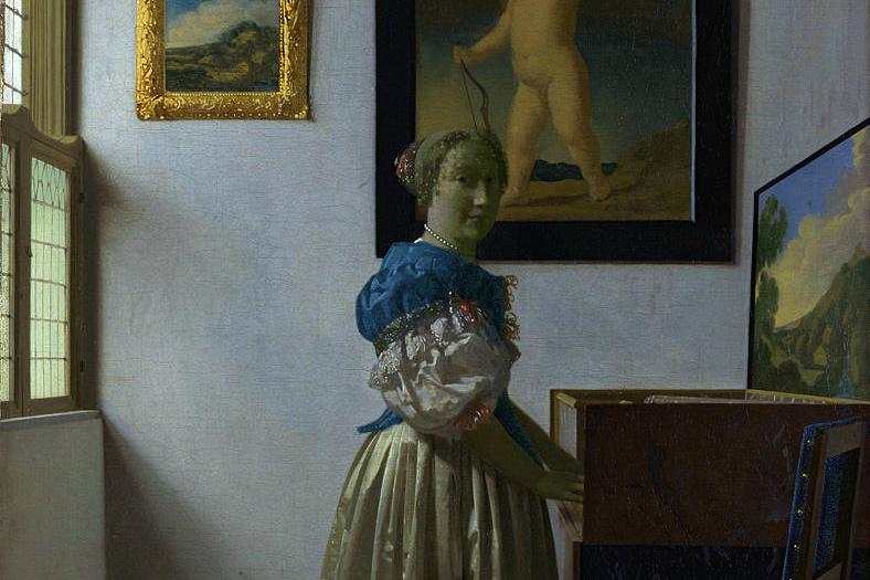 Detalj av Johannes Vermeers berömda målning "En dam som står vid en cembalo" från 1670 visar hur man stod upp och övade på den tiden, med instrumentet placerat på ett bord. Foto: National Gallery, London