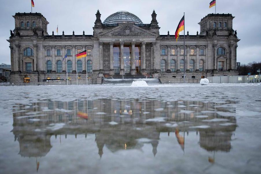 Parlamentsbyggnaden i Berlin. Arkivbild. Foto: Kay Nietfeld/AP/TT