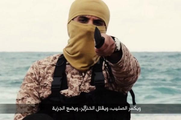 Bilden är en skärmdump från en video som påstås ha Islamiska staten (IS) som avsändare.
