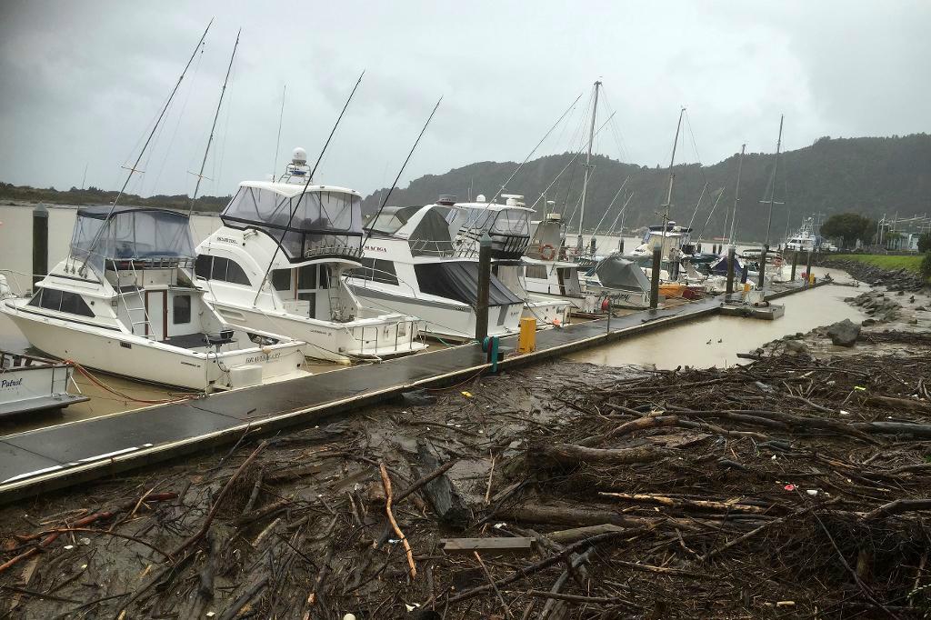 Myndigheterna manar till försiktighet, även efter att stormen passerat. Foto: Alan Gibson/AP/TT