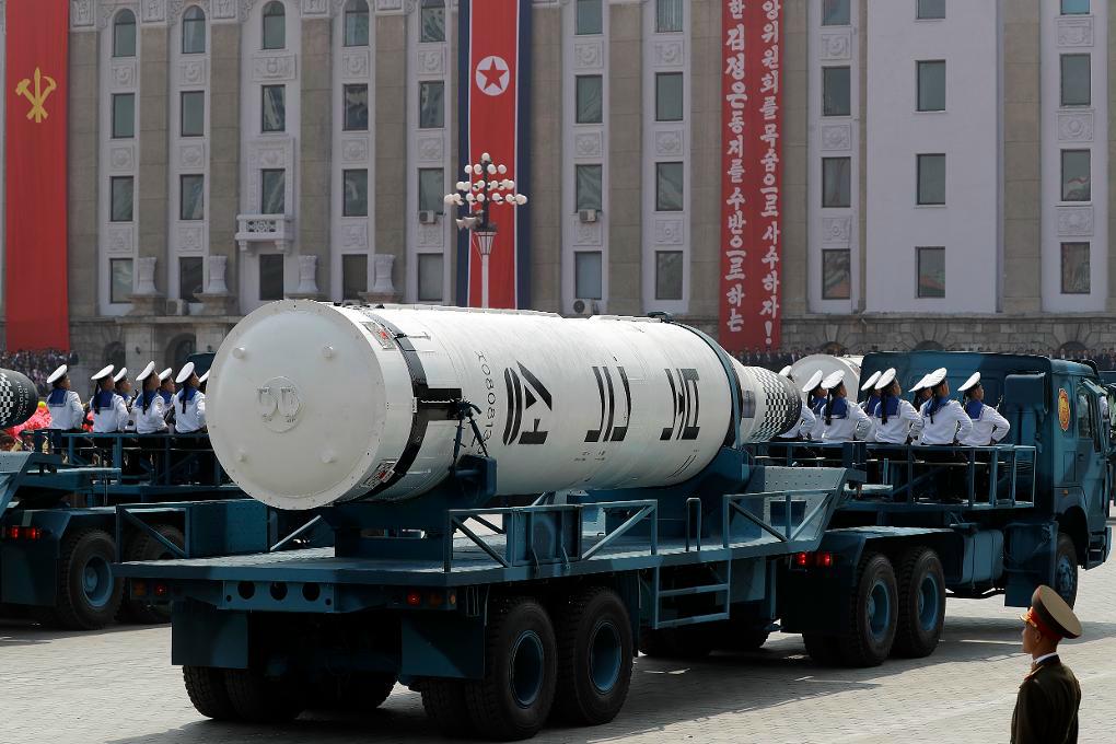 Robotar på lördagens militärparad. Foto: Wong Maye-E/AP/TT