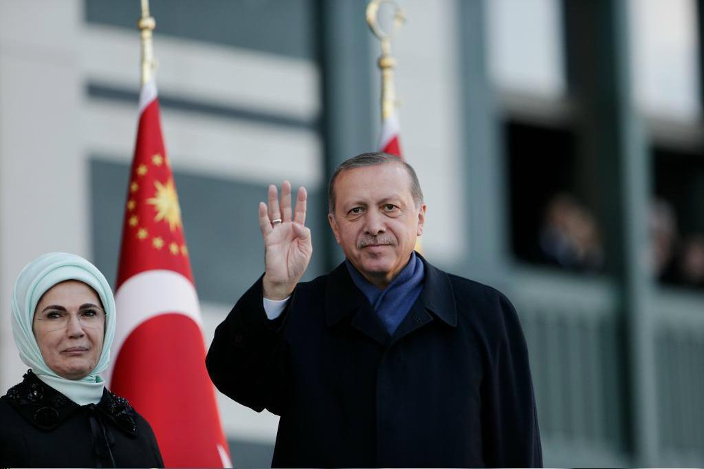 

USA:s president Donald Trump ringde och gratulerade Turkiets president Recep Tayyip Erdogan efter folkomröstningen i landet. Foto: Burhan Ozbilici/AP/TT                                                                                        