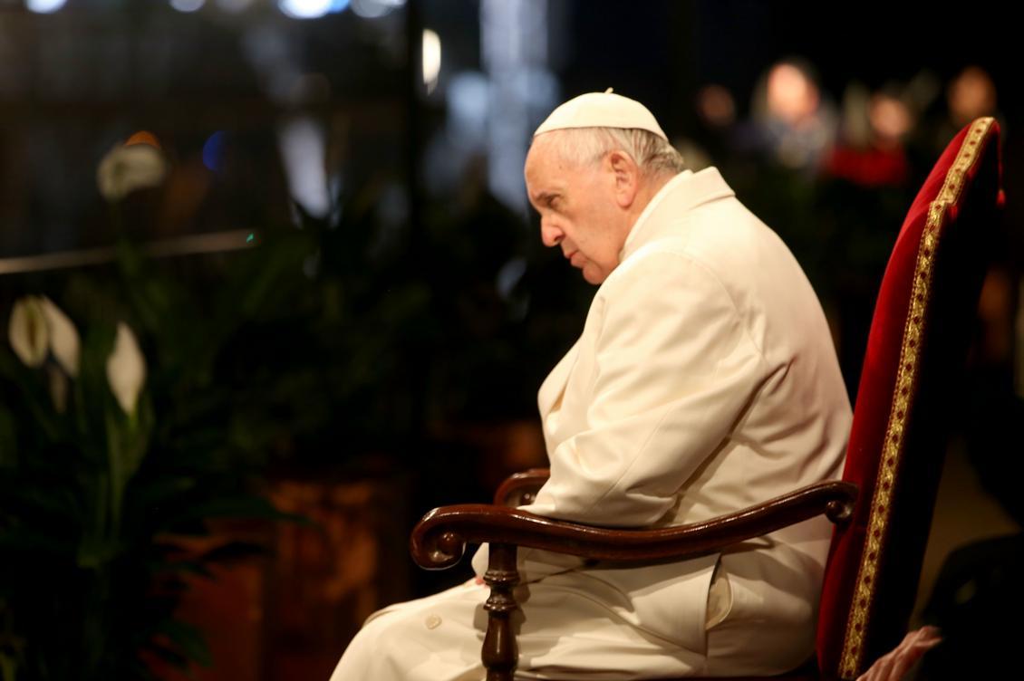 
Påven håller tal på Korsvägsandakten i Colloseum. Foto: Franco Origlia/Getty Images                                            