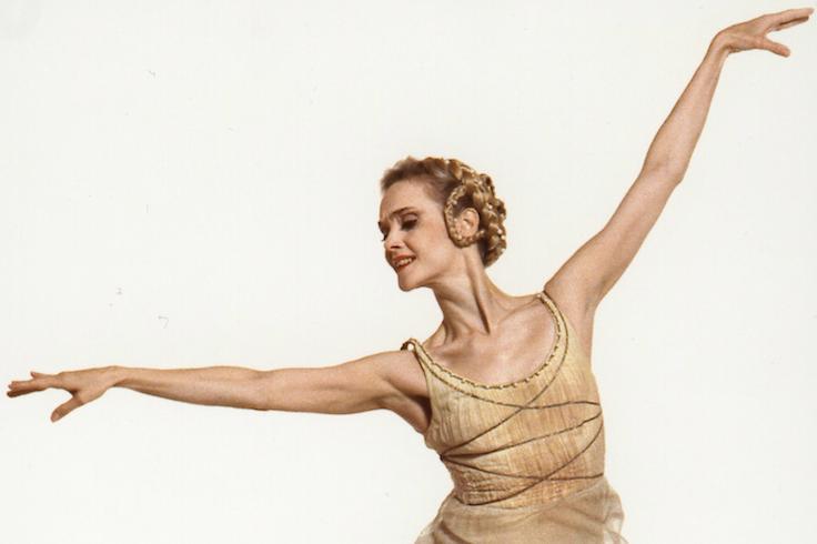 






Anneli Alhanko slog igenom 1971 när hon var bara 17 år gammal, då hon spelade huvudrollen i Rudolf Nurejevs uppsättning av Nötknäpparen på Kungliga Operan. Under sin karriär dansade hon sedan alla de stora klassiska rollerna inom baletten. Foto: Mats Bäcker   

                                                                                                                                                                                                                                                                                                                        