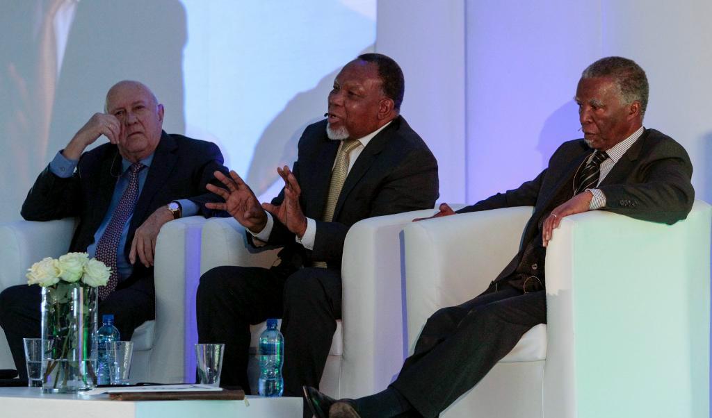 De sydafrikanska expresidenterna F W de Klerk, Kgalema Motlanthe and Thabo Mbeki samlade på fredagen i Johannesburg för att öppet kritisera, president Jacob Zuma. Foto:
AP/TT