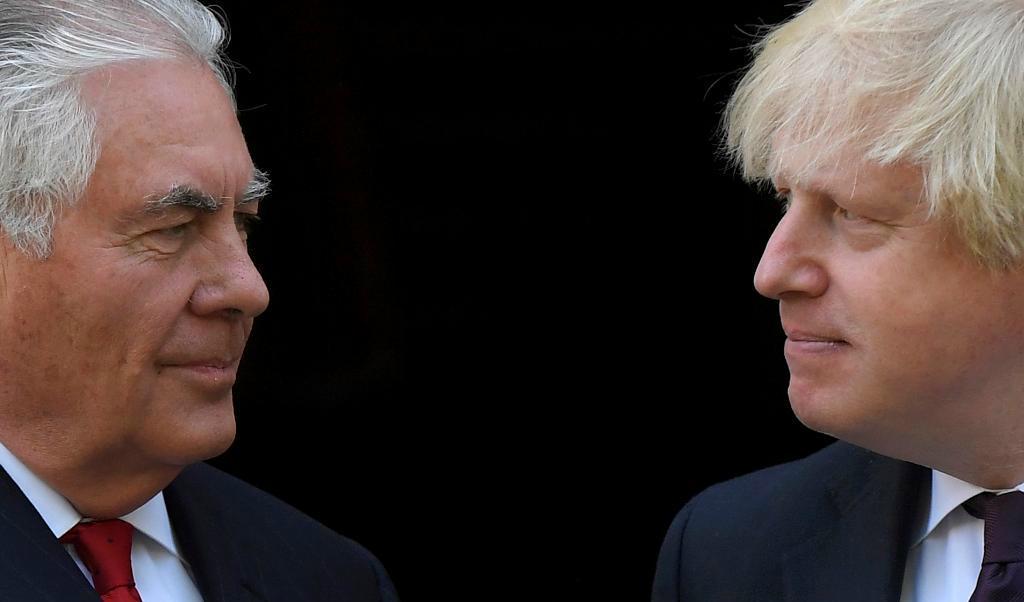 
Storbritanniens utrikesminister Boris Johnson (till höger) tog emot sin amerikanske kollega Rex Tillerson i London på fredagen. Foto: Toby Melville/Pool foto via AP                                            