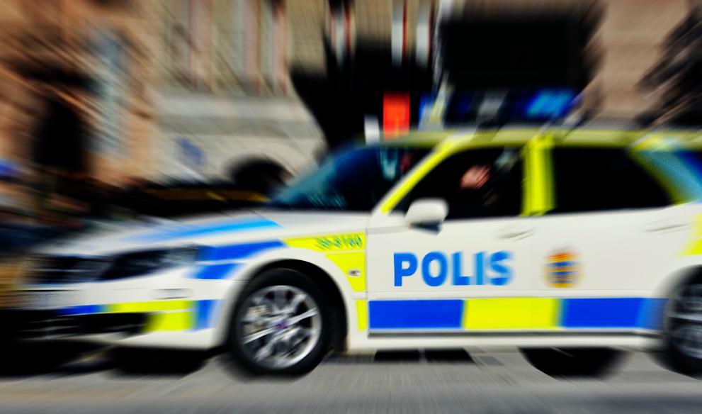 
Polisbil under utryckning.  Foto: Hasse Holmberg/TT-arkivbild                                            