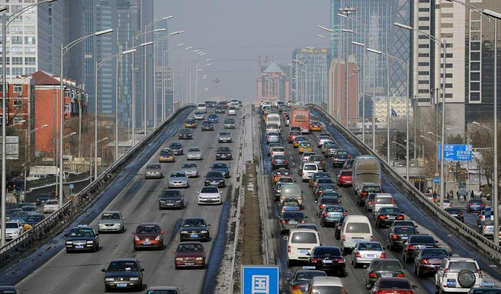 Kina tar tuffare tag mot bilindustrin för att minska smogen i landet. Foto: TT-arkivbild