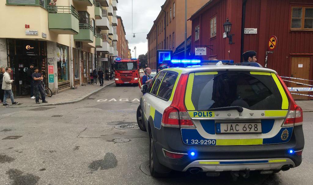 
En mindre lastbil har kraschat in i flera andra bilar på Bondegatan på Södermalm i centrala Stockholm. Foto: Mattias Areskog/TT                                            